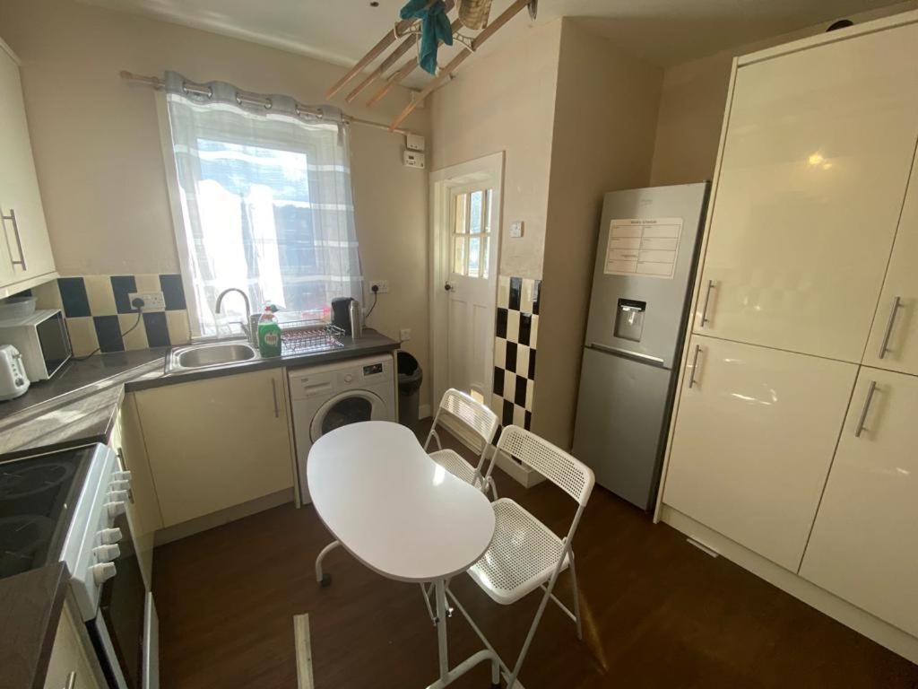 Lovely Private Room In Sandilands Dr Ab24 Aberdeen Eksteriør bilde